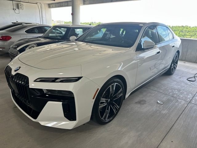 2023 BMW 7 Series 740i's photo