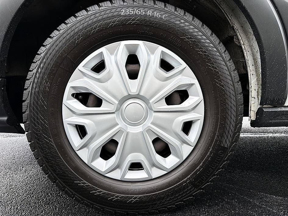 Used 2018 Oxford White Ford XLT image 8