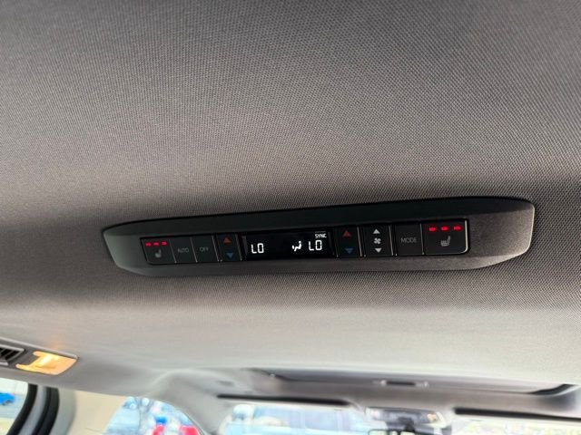 2023 Toyota Sienna Platinum - Photo 46