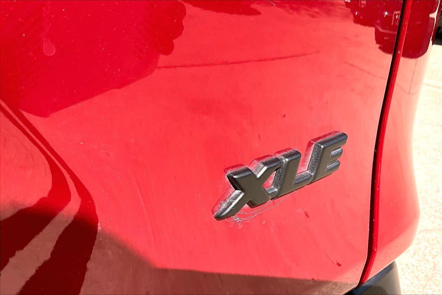 Used 2025 Ruby Flare Pearl Toyota XLE image 9