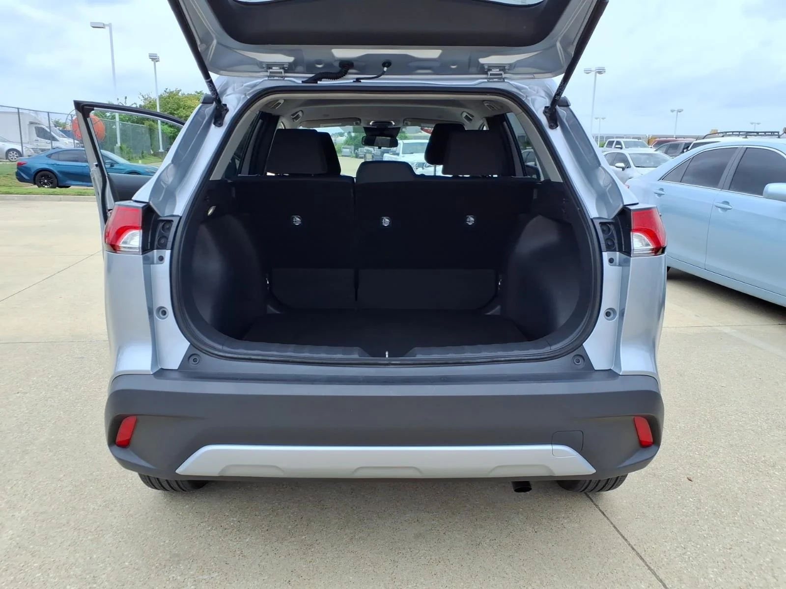 2024 Toyota Corolla Cross LE - Photo 17