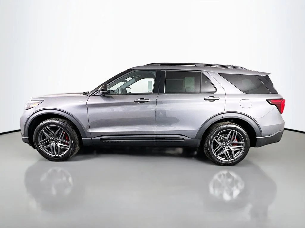 New 2026 Carbonized Gray Metallic Ford ST-Line image 6