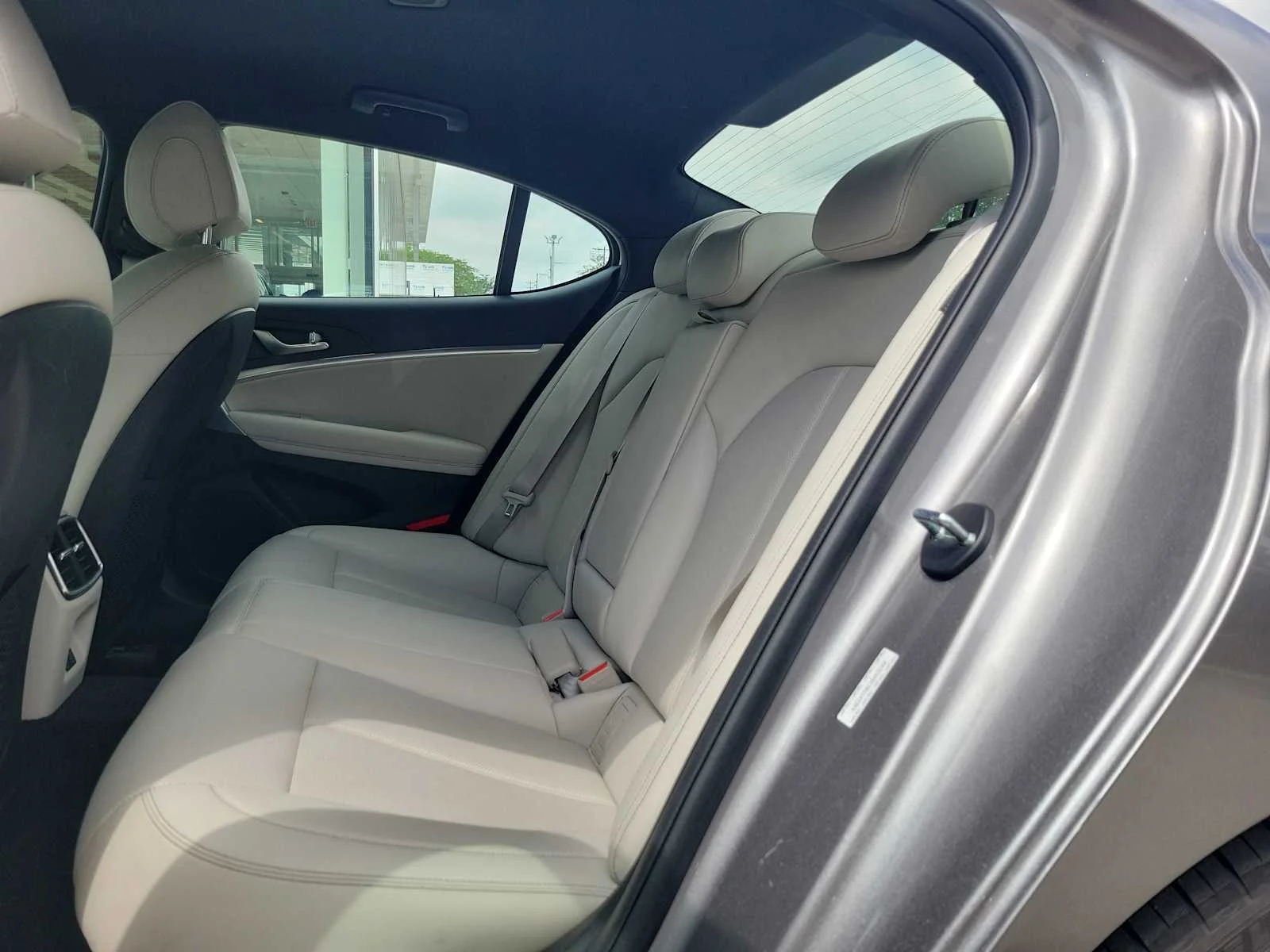 Used 2024 Silver Genesis 2.5T image 9