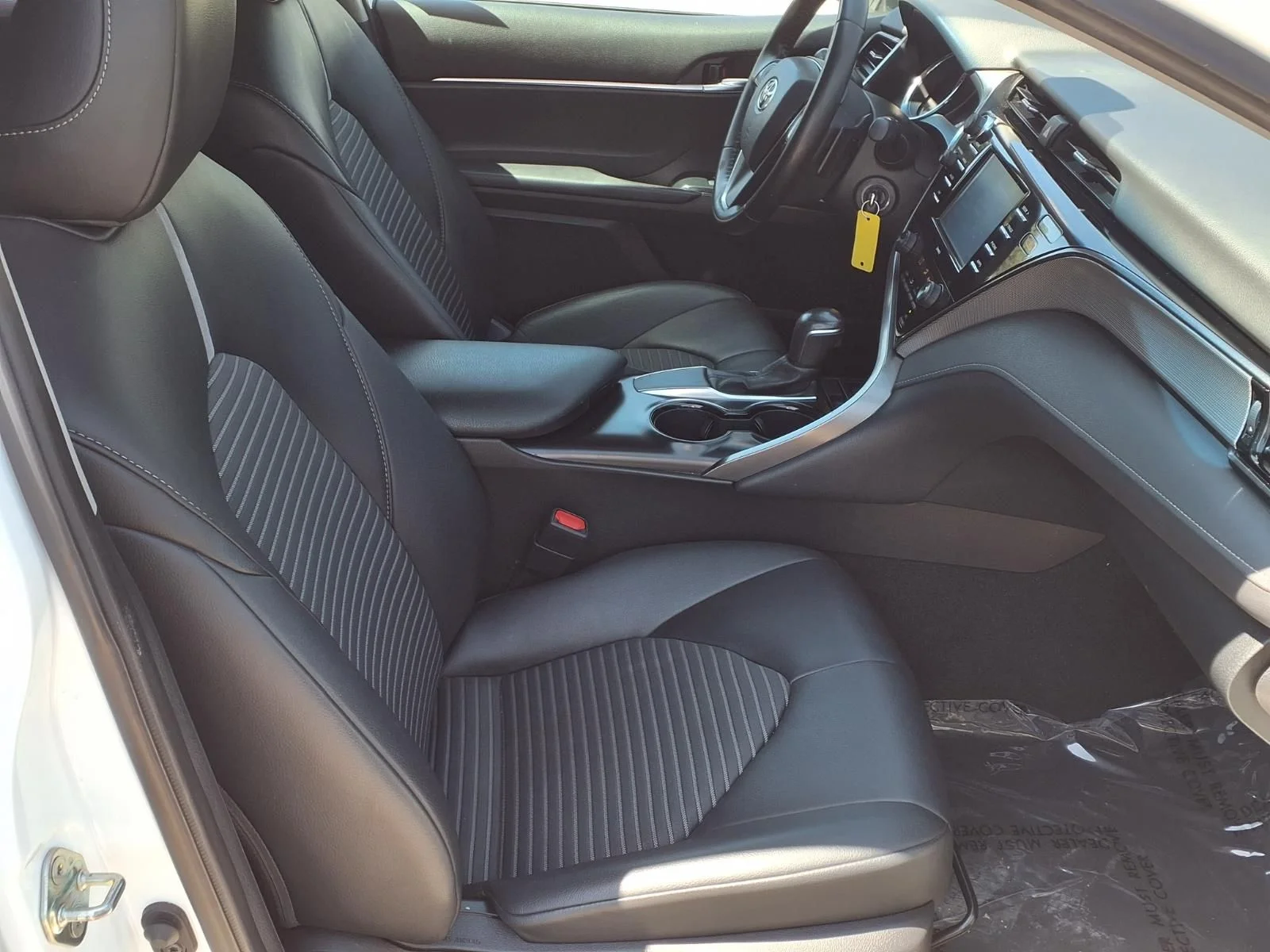 Used 2020 White Toyota SE Nightshade image 24