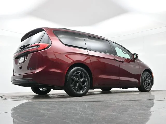 Used 2021 Velvet Red Pearlc Chrysler Hybrid Limited image 30