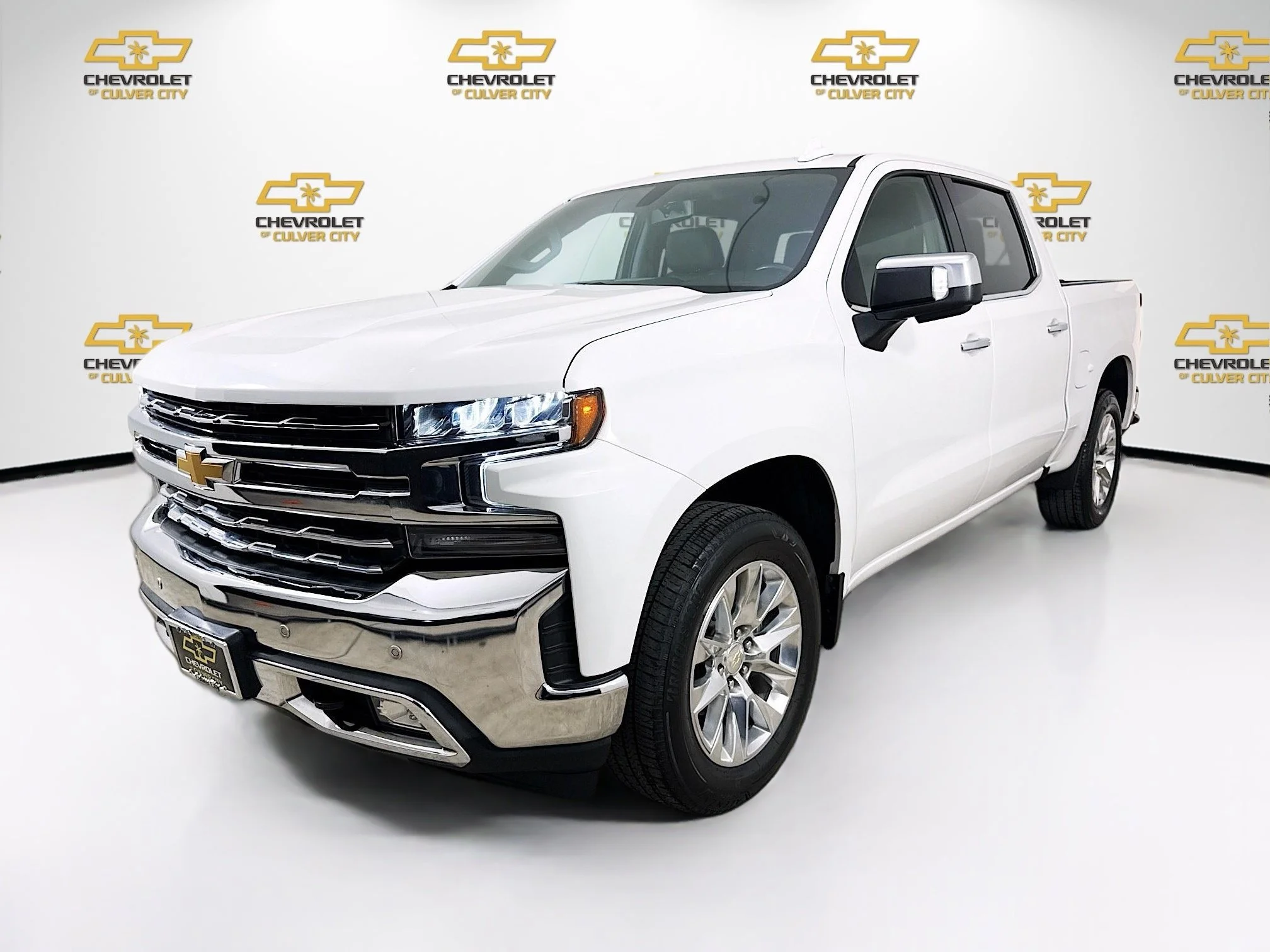 Used 2022 Iridescent Pearl Tricoat Chevrolet LTZ image 3
