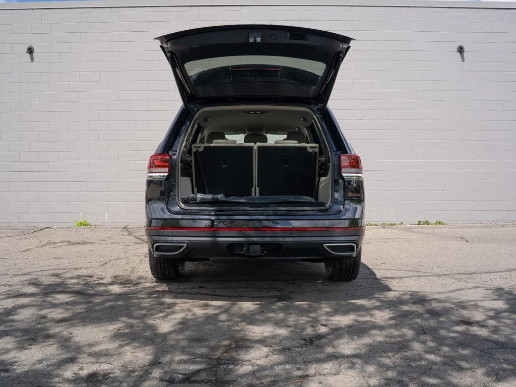 New 2026 Black Volkswagen 2.0T SE w/Technology image 6