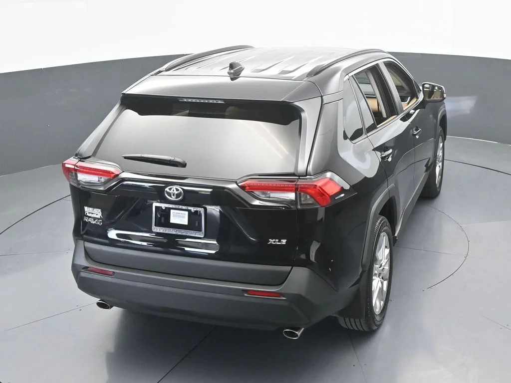Used 2025 Midnight Black Metallic Toyota XLE Premium image 53