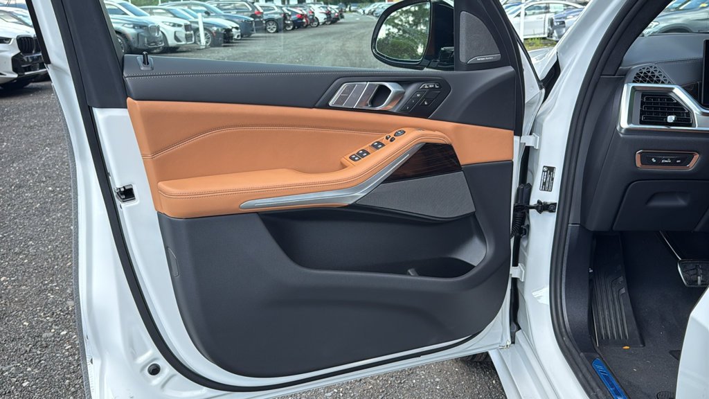 New 2027 Mineral White Metallic BMW xDrive40i image 9