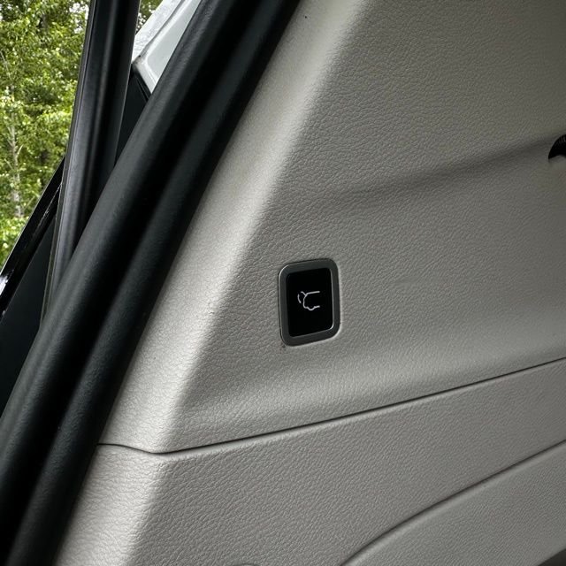 Used 2023 Bright White Clearcoat Chrysler Touring L image 17
