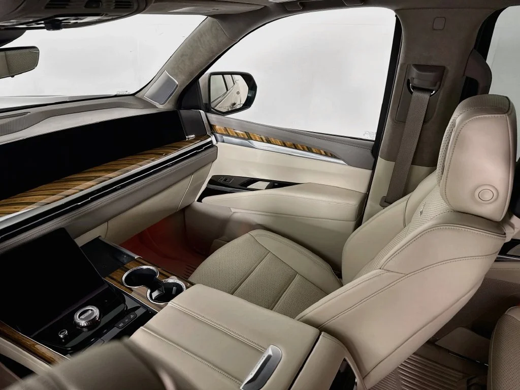 Used 2025 Latte Metallic Cadillac Sport Platinum image 24