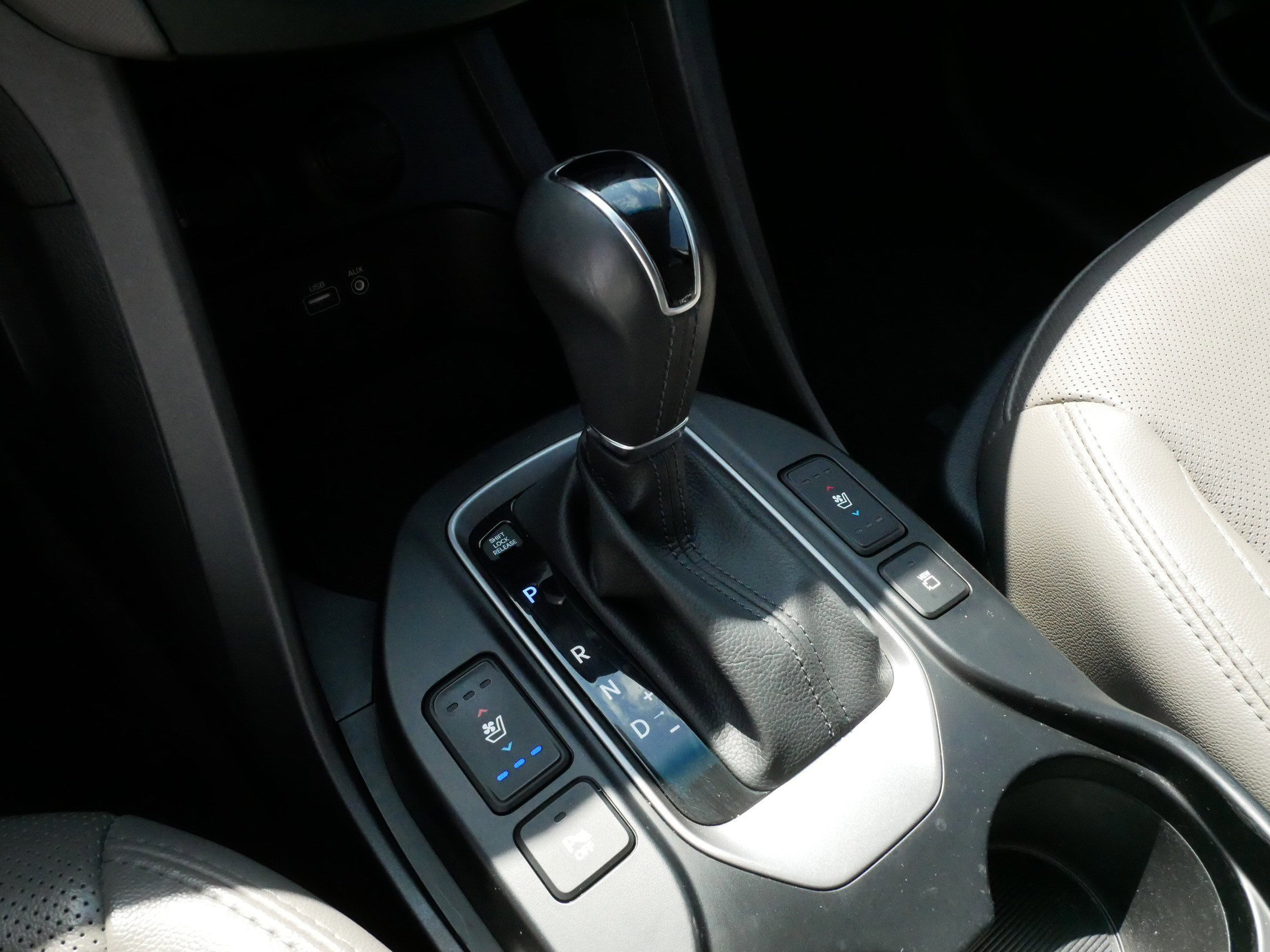Used 2017 Mineral Gray Hyundai 2.4L image 24