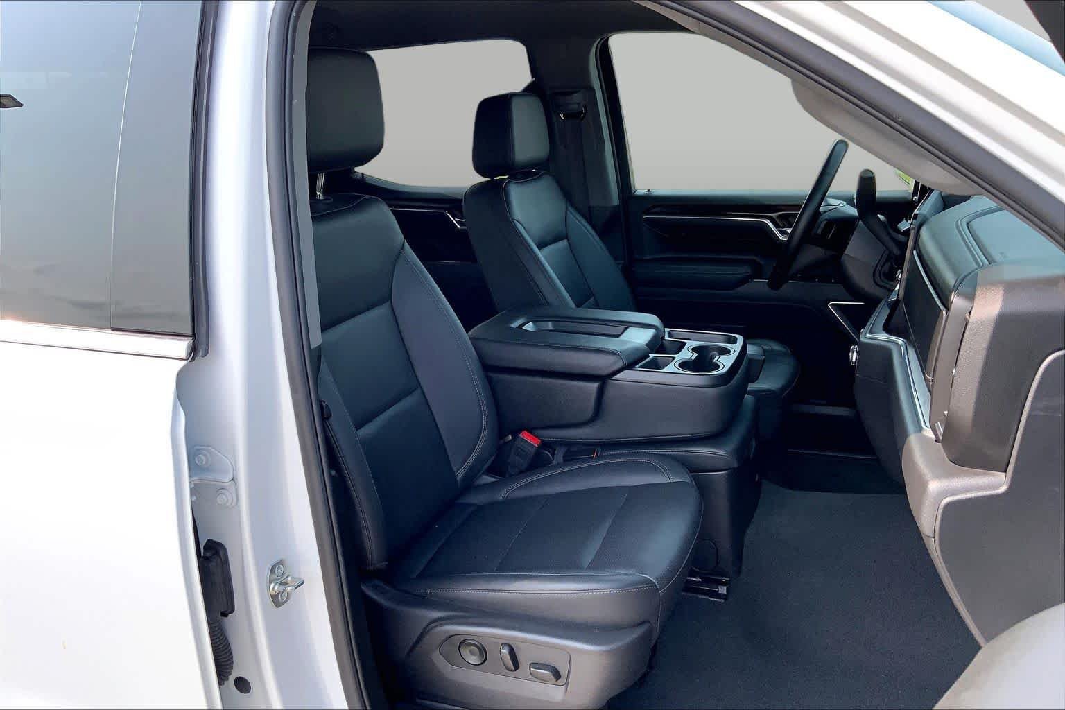 2025 GMC Sierra 1500 SLT - Photo 9