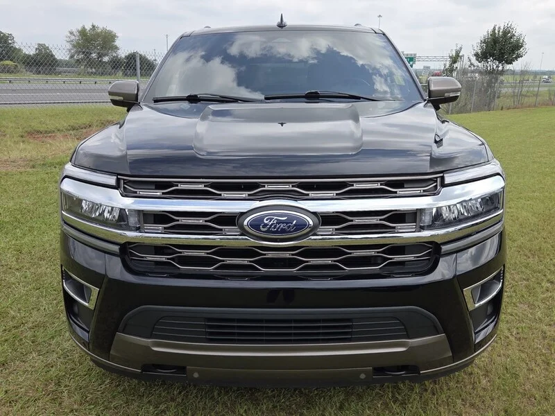 Used 2024 Black Metallic FORD KING RANCH image 2