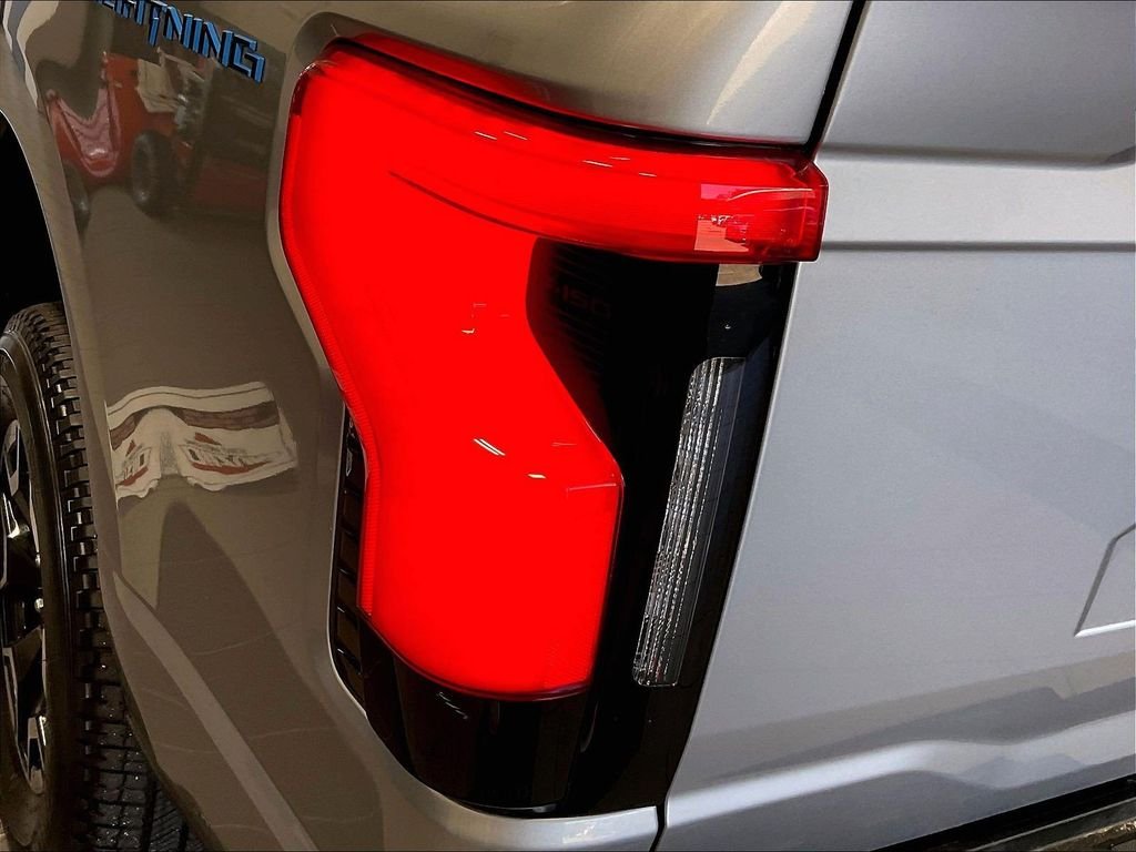 Used 2023 Silver Ford XLT image 34