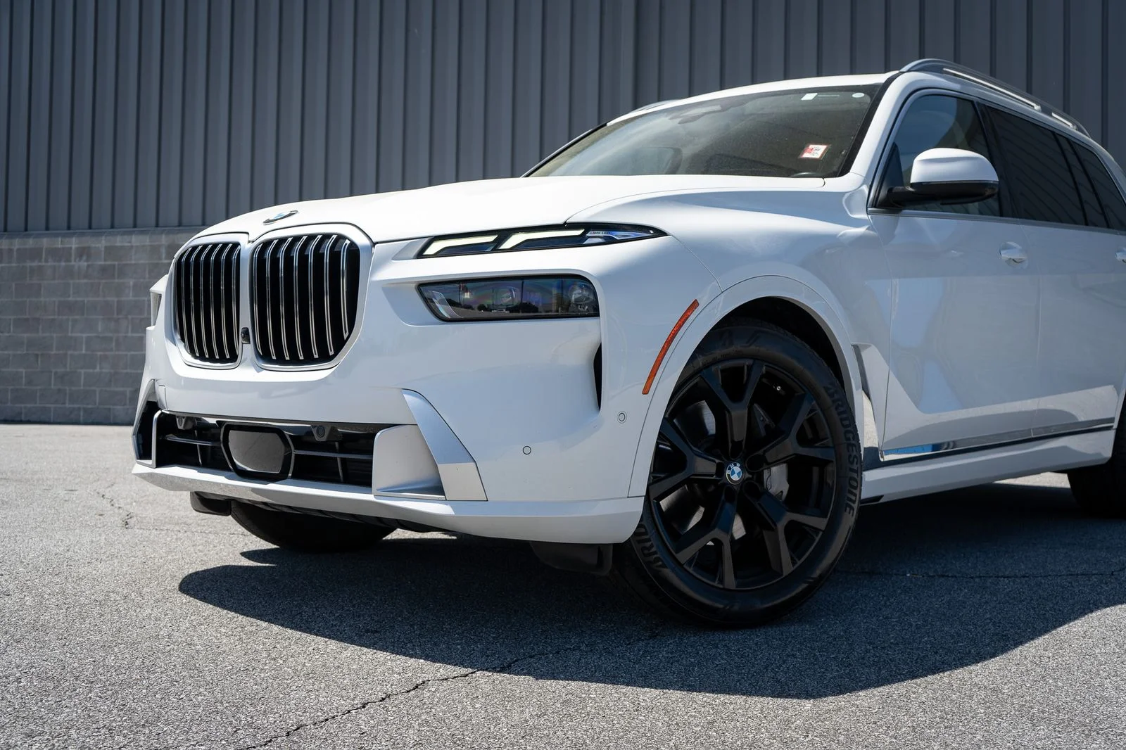 Used 2023 White BMW xDrive40i image 6