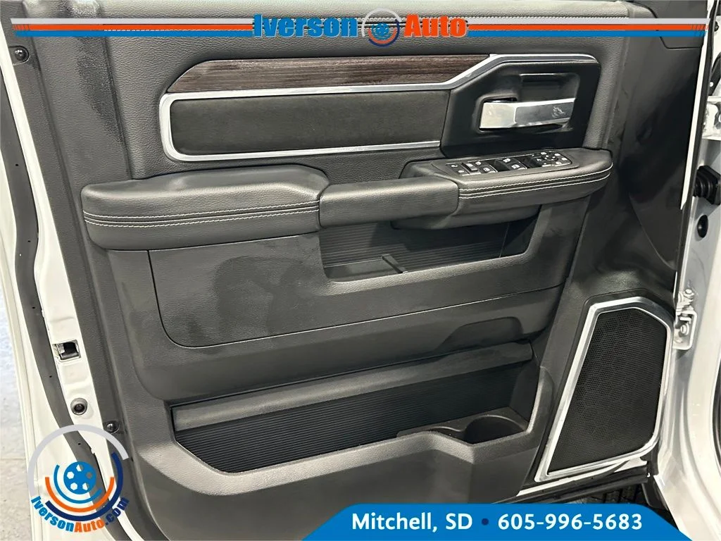 New 2026 Bright White Clear-Coat Exterior Paint RAM Laramie image 13