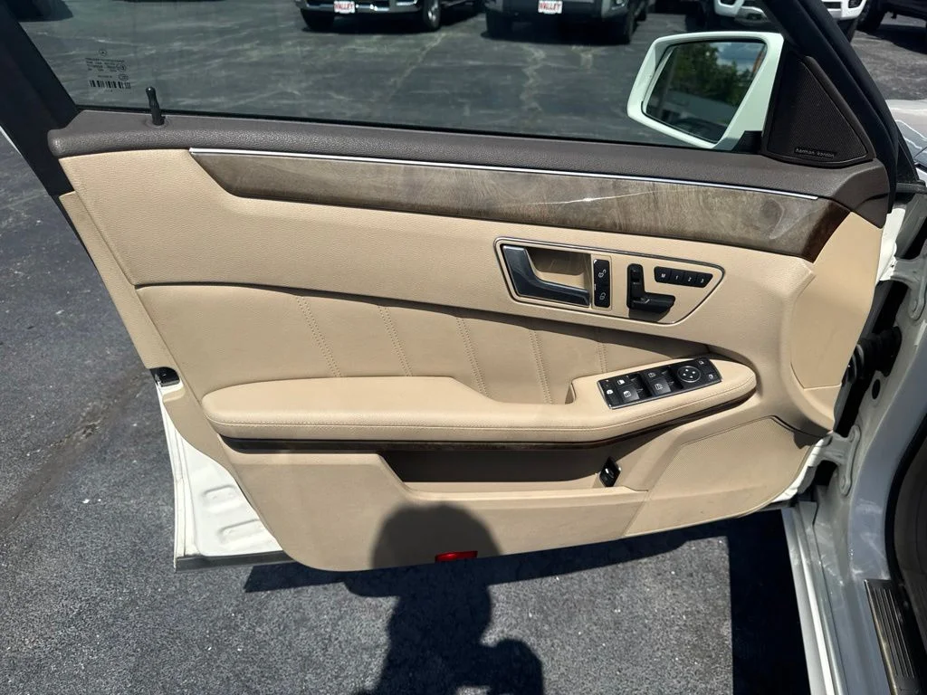 Used 2010 Diamond White Metallic Mercedes-Benz E 350 image 13
