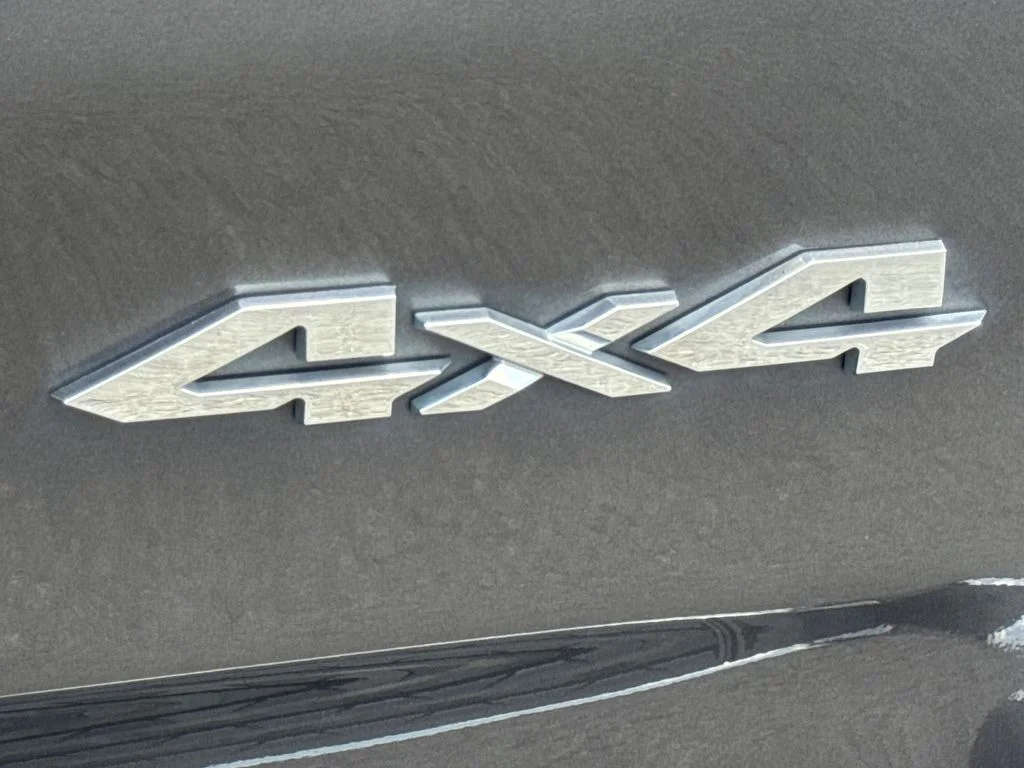 Used 2022 Granite Crystal Clearcoat Metallic Ram Laramie image 33