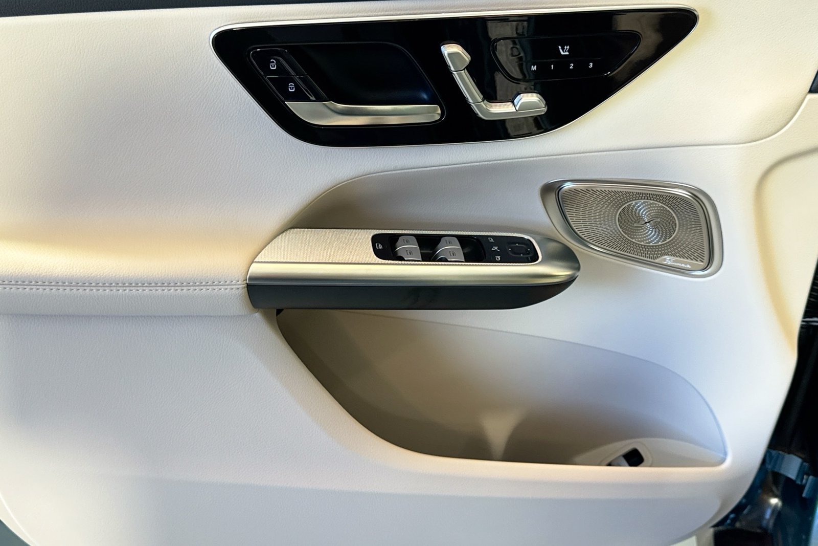 New 2026 Verde Silver Metallic Mercedes-Benz GLC 300 image 16