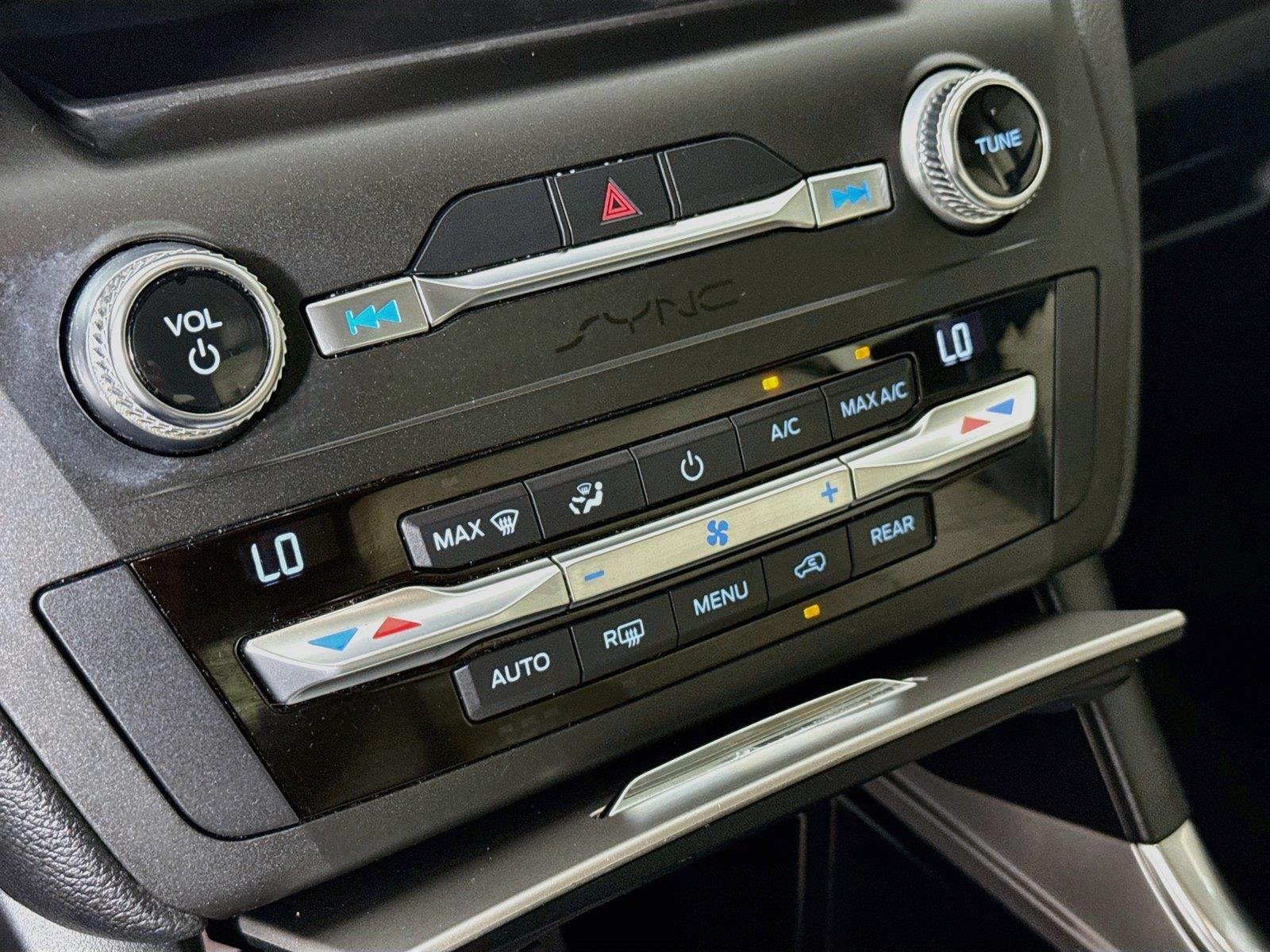 Used 2020 Star White Metallic Tri-Coat Ford XLT image 24