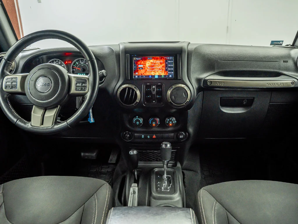 Used 2018 Rhino Clearcoat Jeep Unlimited Sport image 28