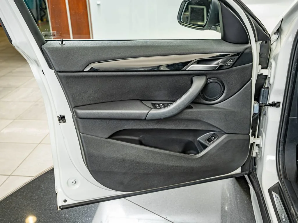 Used 2017 Alpine White BMW xDrive28i image 19