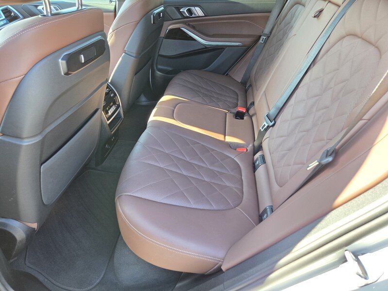 Used 2025 White BMW xDrive40i image 16