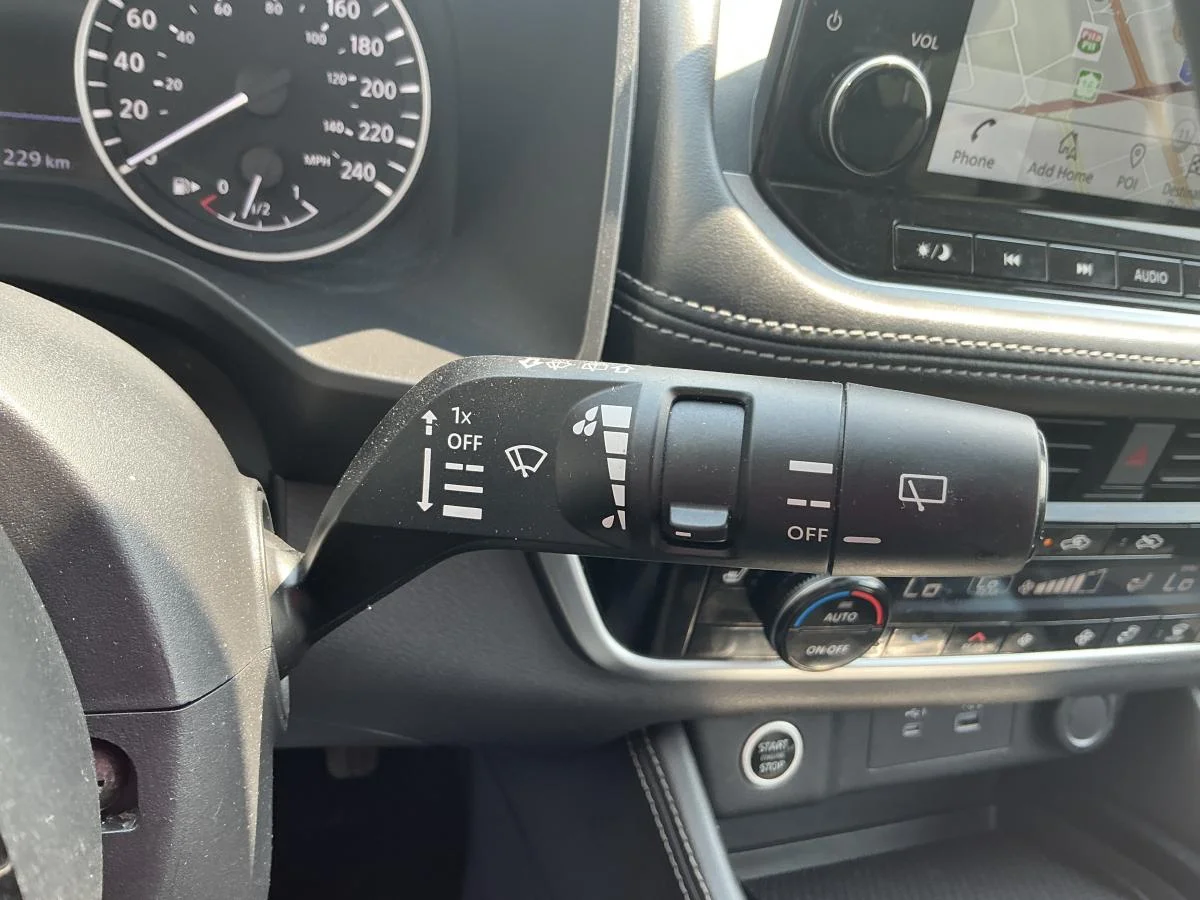 Used 2023  Nissan SL image 25