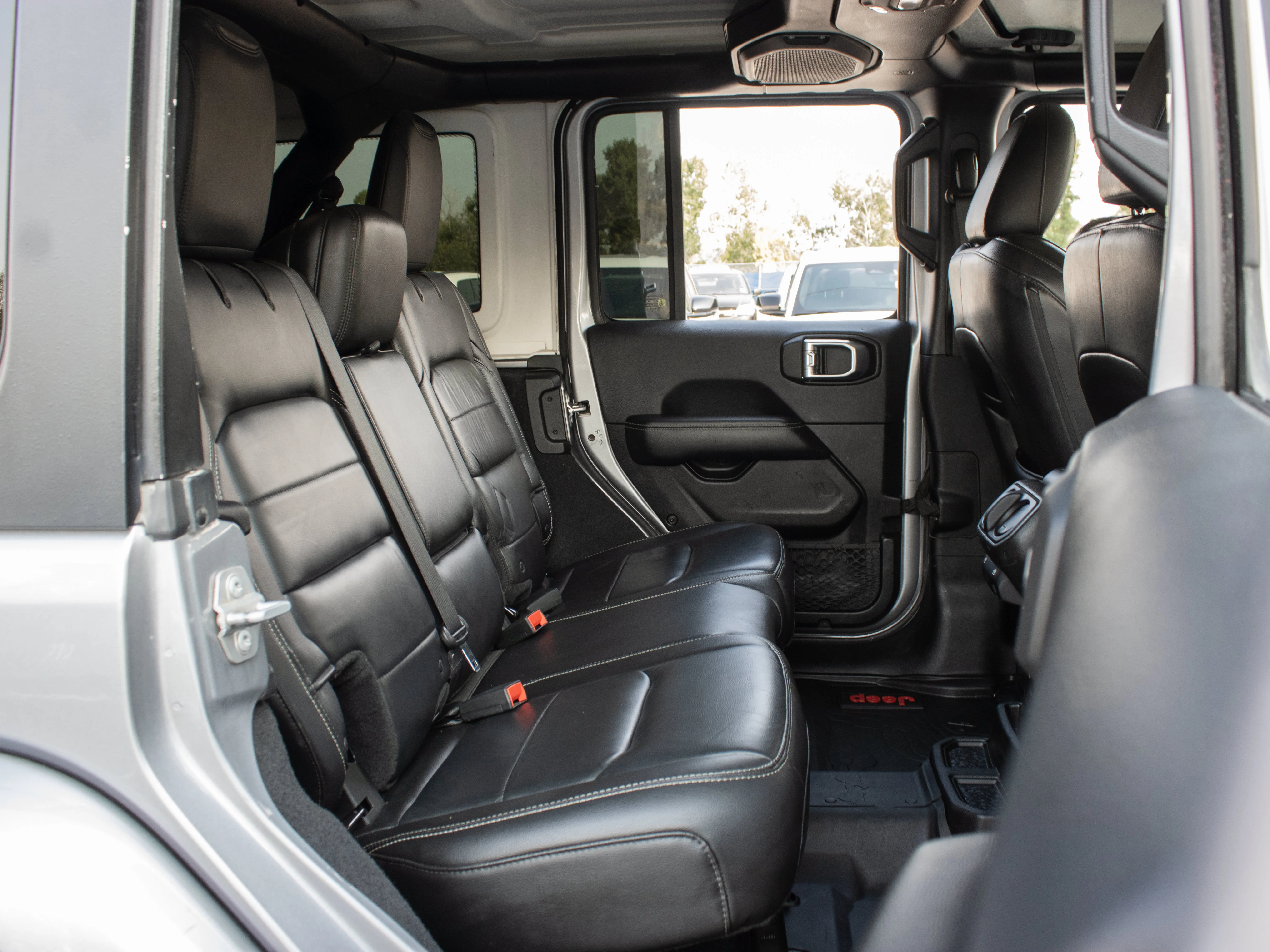 Used 2018 Grey Jeep Sahara* | Leather Seats | Heated Seats & Steering Wheel | 8.4 Navigation | Alpine Premium Audio | image 21