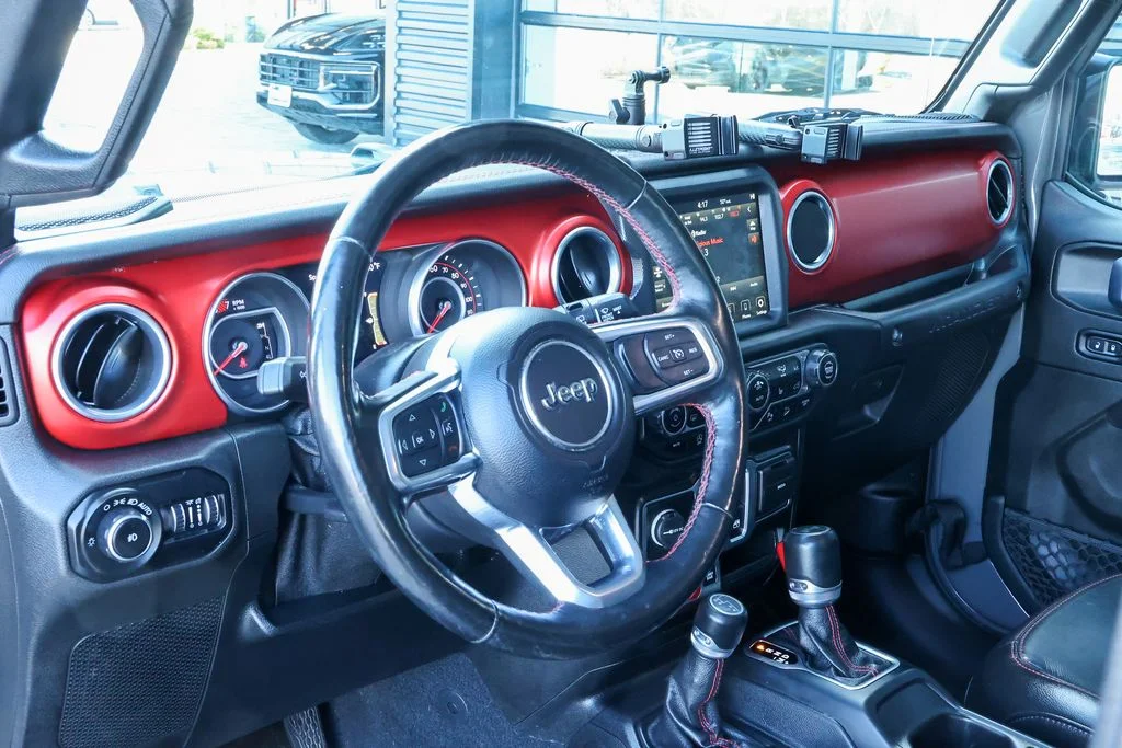 Used 2020 Gray Jeep Rubicon image 4