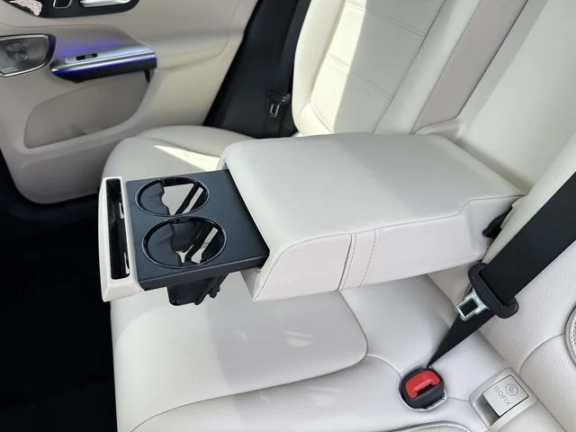 New 2026 White Mercedes-Benz GLC 300 image 30