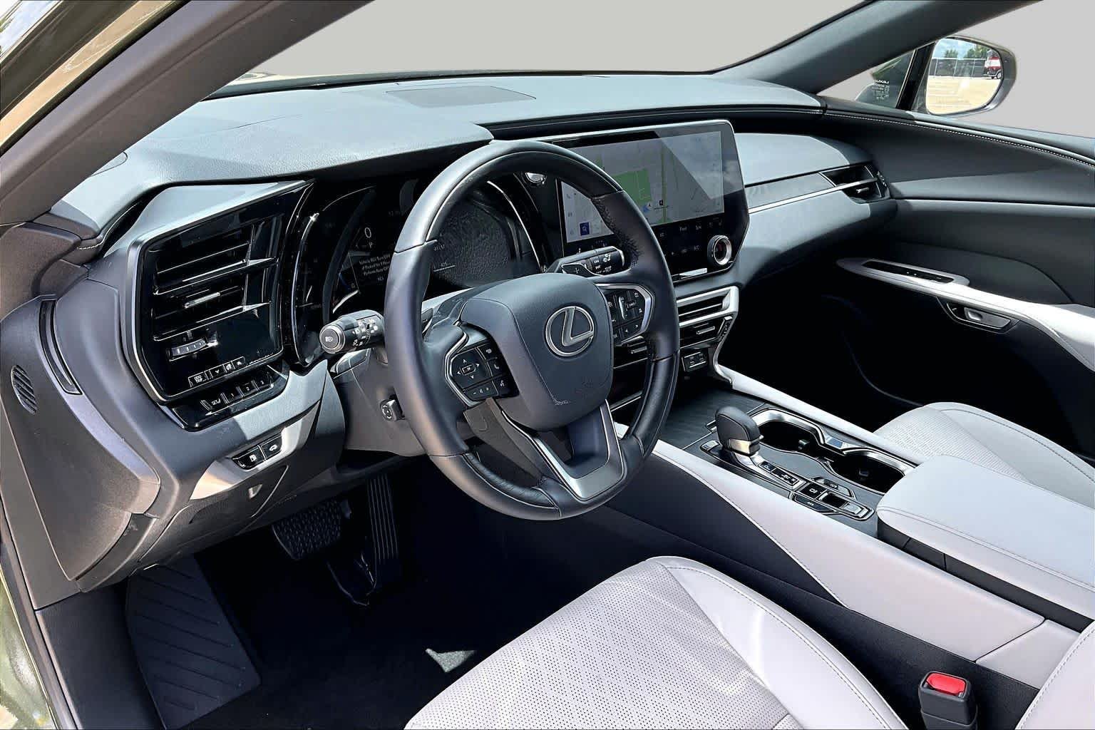 Used 2025 Nori Green Pearl Lexus Premium Plus image 18