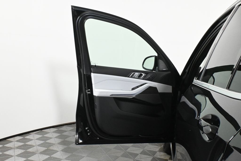 Used 2026 Black BMW xDrive40i image 29