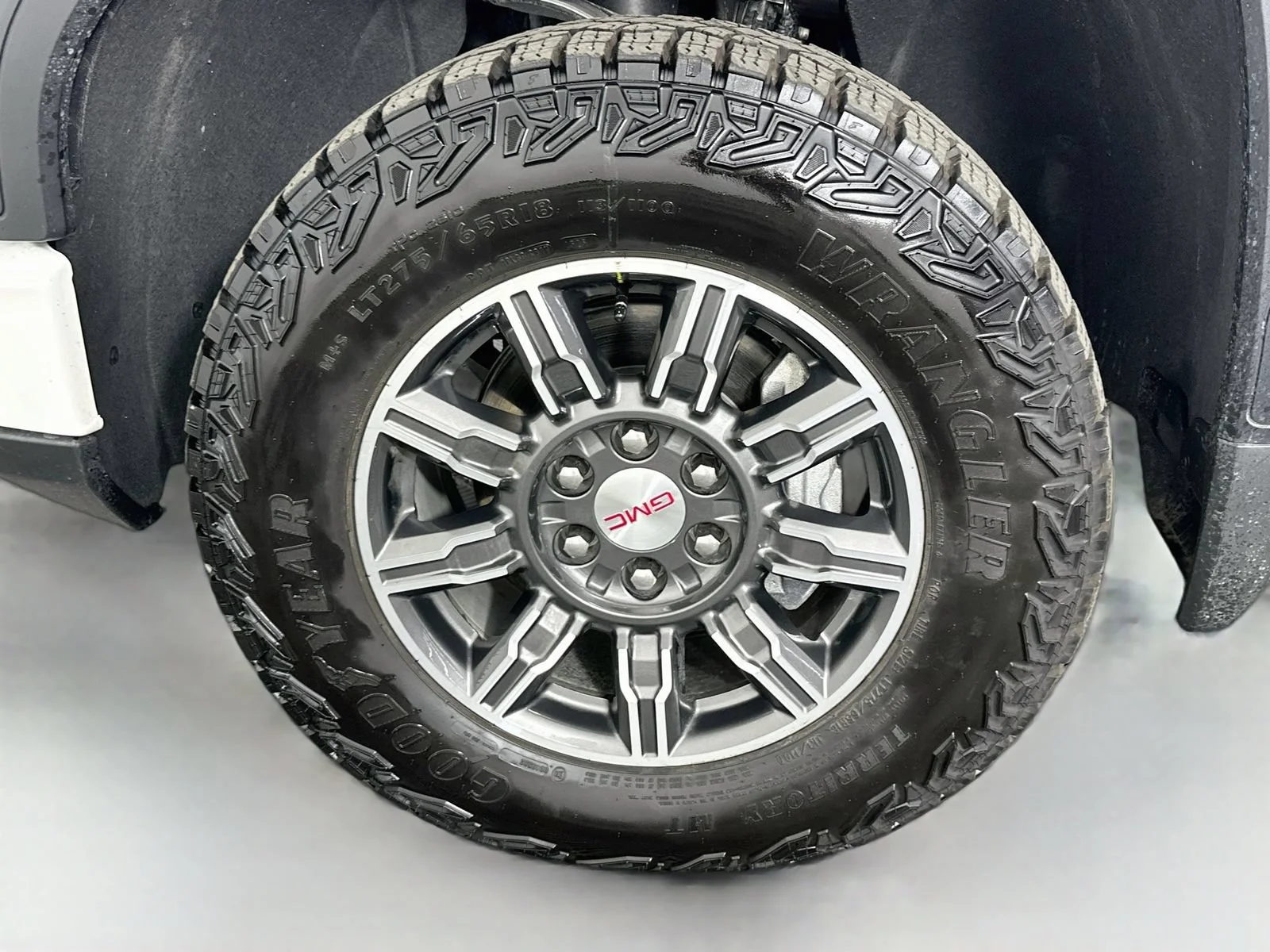 Used 2025 Summit White GMC AT4 image 33