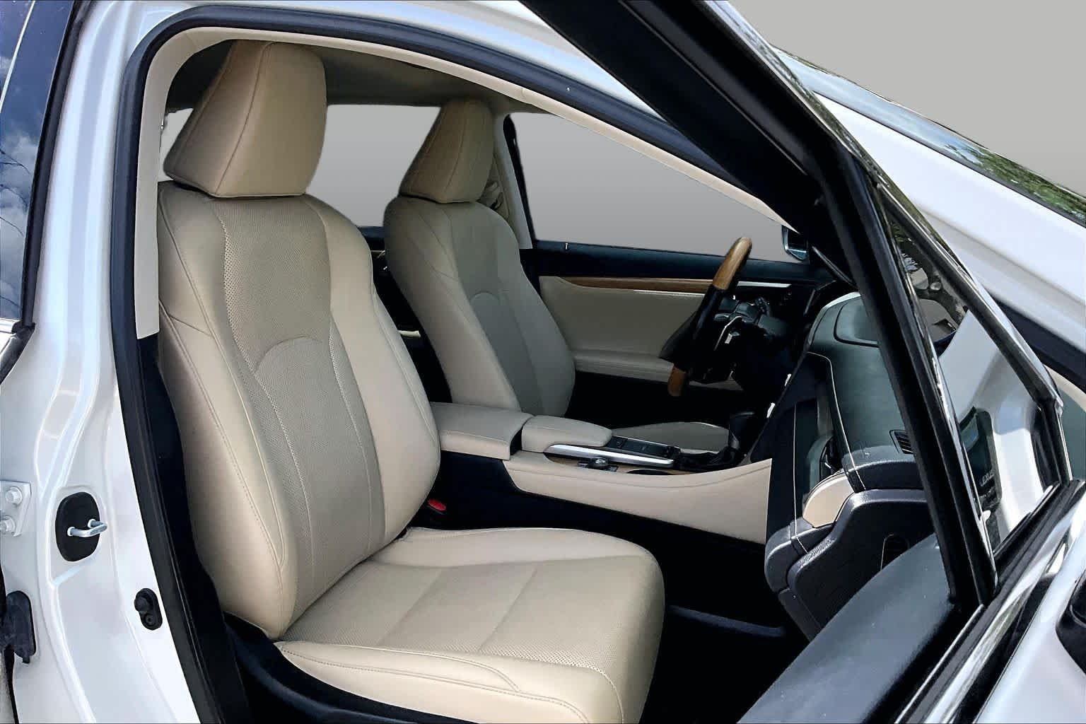 Used 2022 Eminent White Pearl Lexus  image 9
