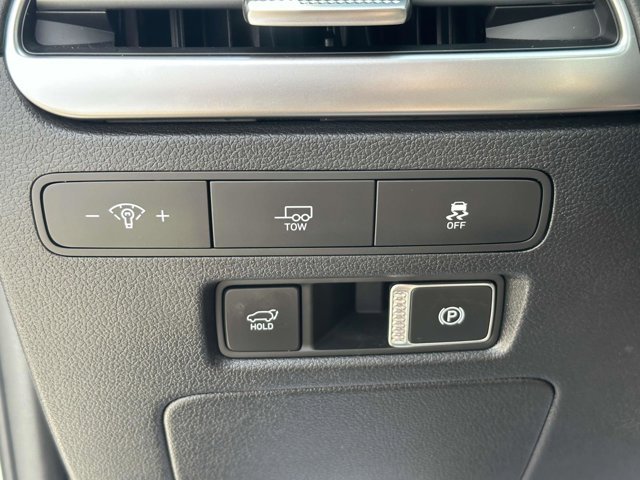 Used 2025 Hyper White Hyundai SEL Premium image 20