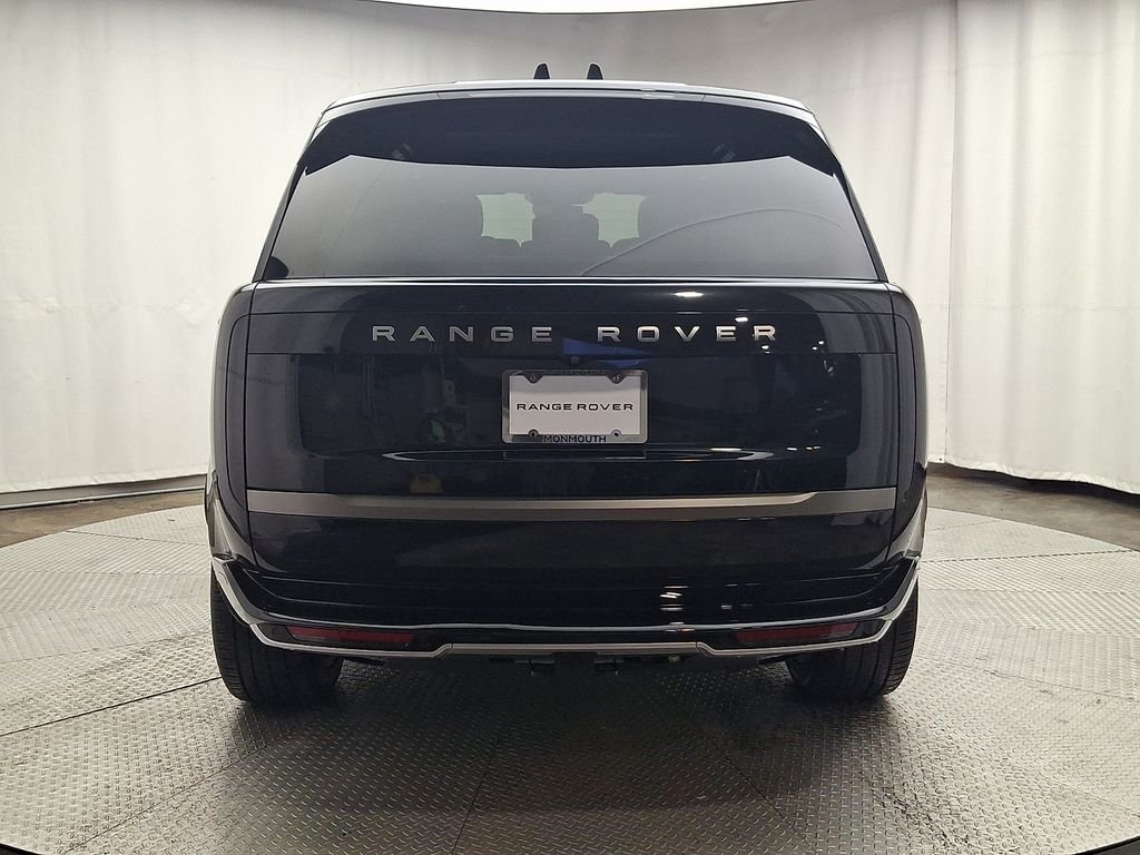 Used 2025  Land Rover SE image 5