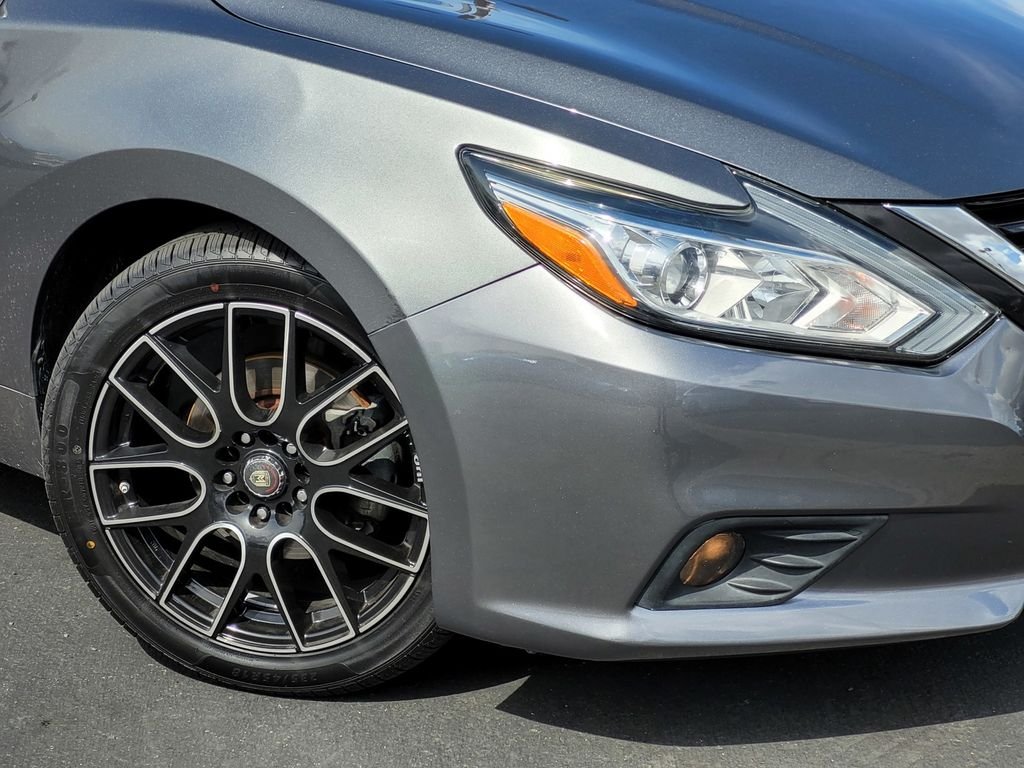 Used 2017 Gray Nissan 2.5 SL image 9