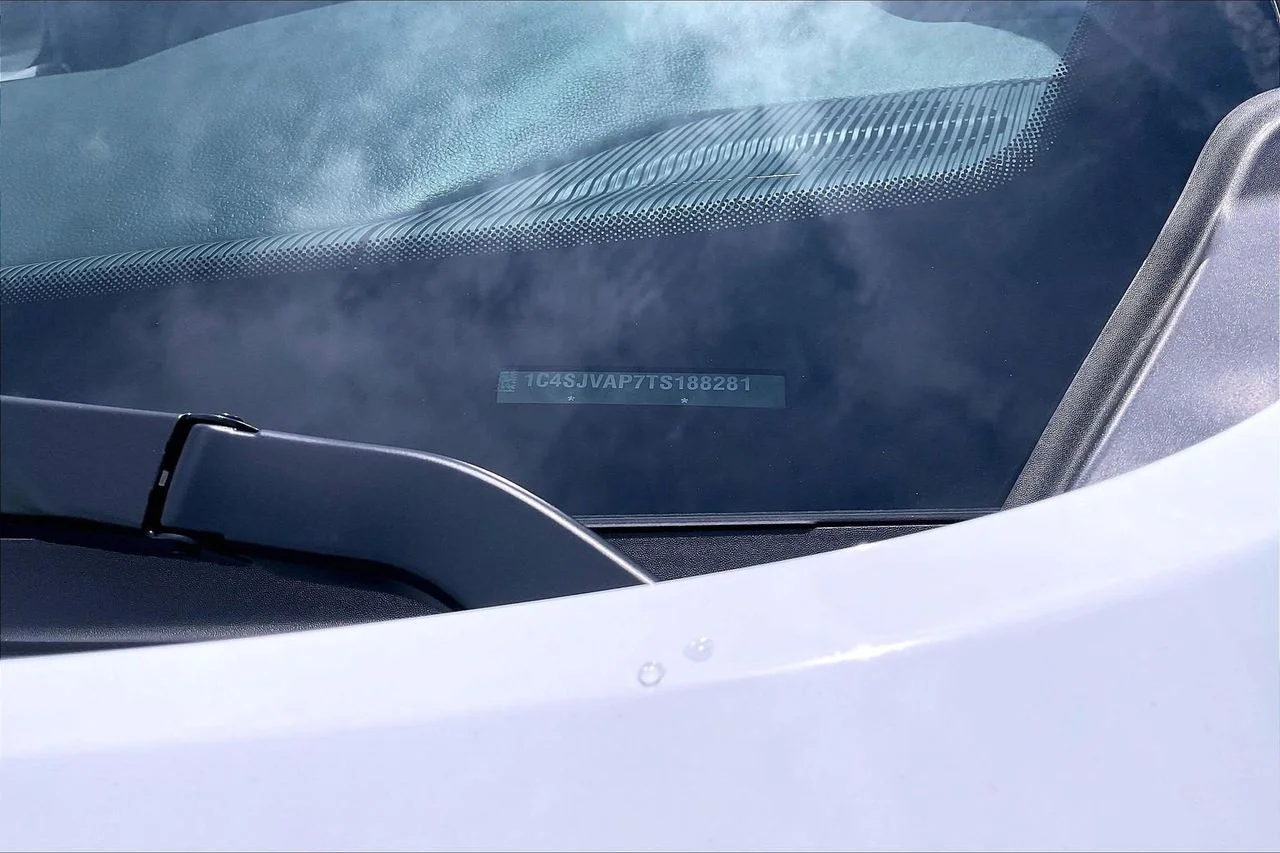 New 2026 Bright White Clear-Coat Exterior Paint Jeep  image 40
