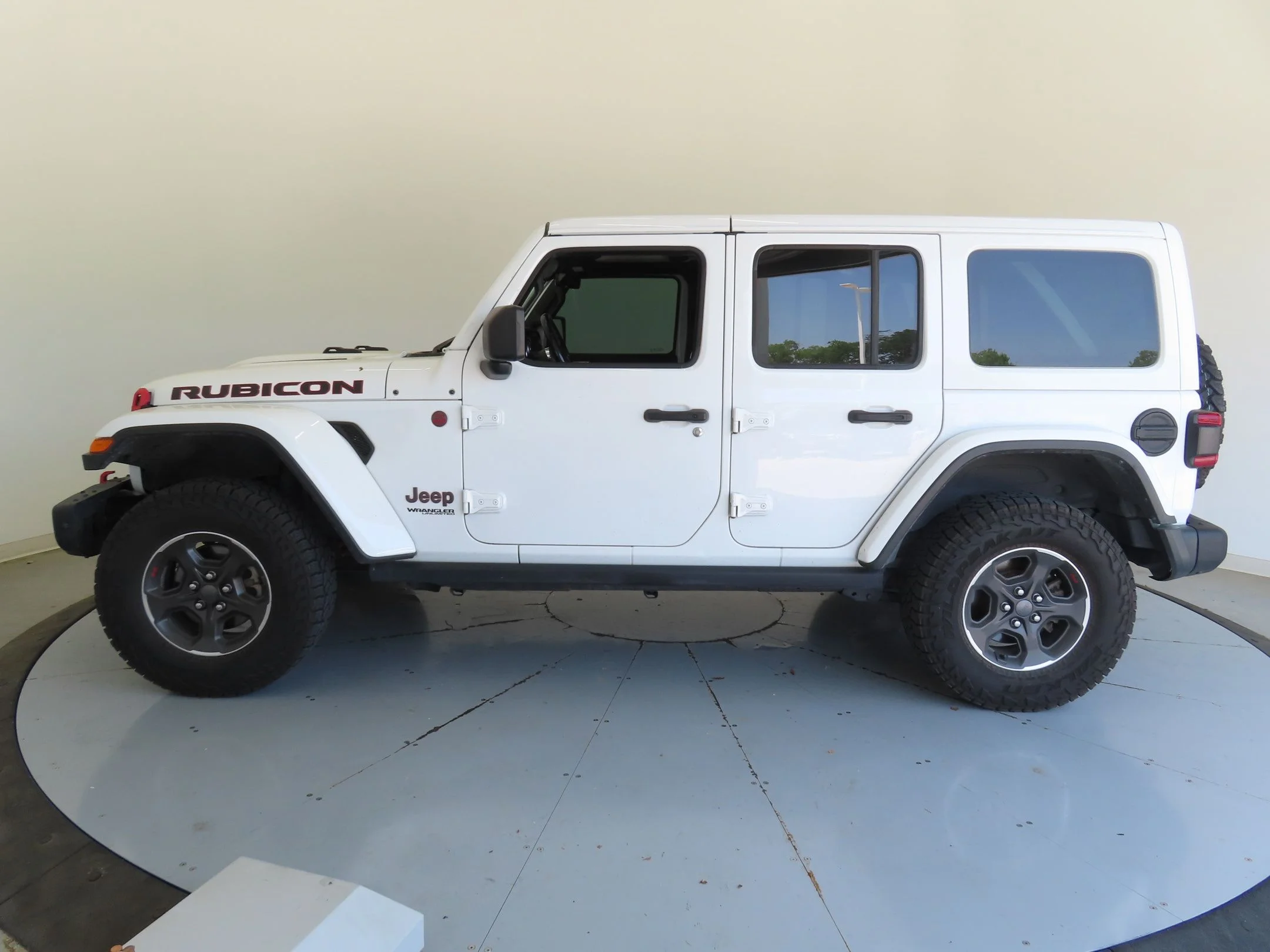 Used 2021 White Jeep Unlimited Rubicon image 7