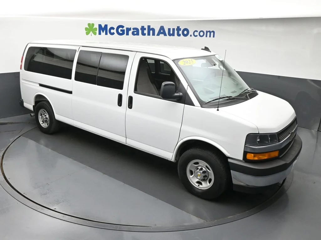 Used 2025 White Chevrolet LT image 3