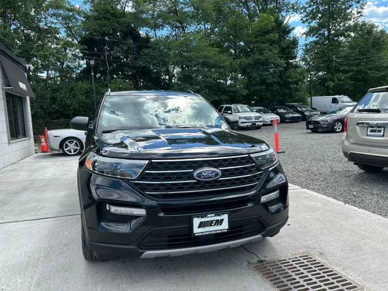 Used 2023 Black Metallic Ford XLT Sport Utility 4D image 17