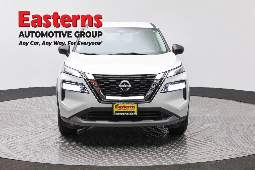 Used 2023 White Nissan S image 2