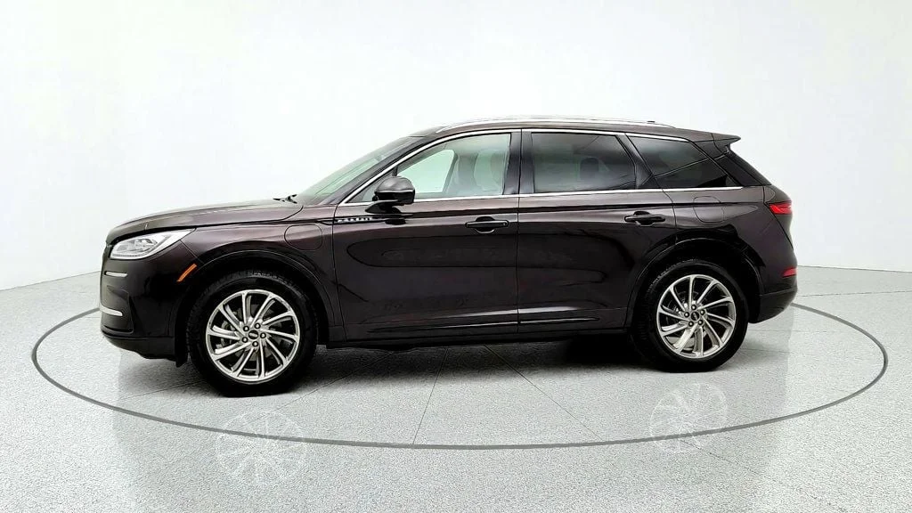Used 2023 Crystal Red Metallic Premium Clearcoat Lincoln Grand Touring AWD image 8