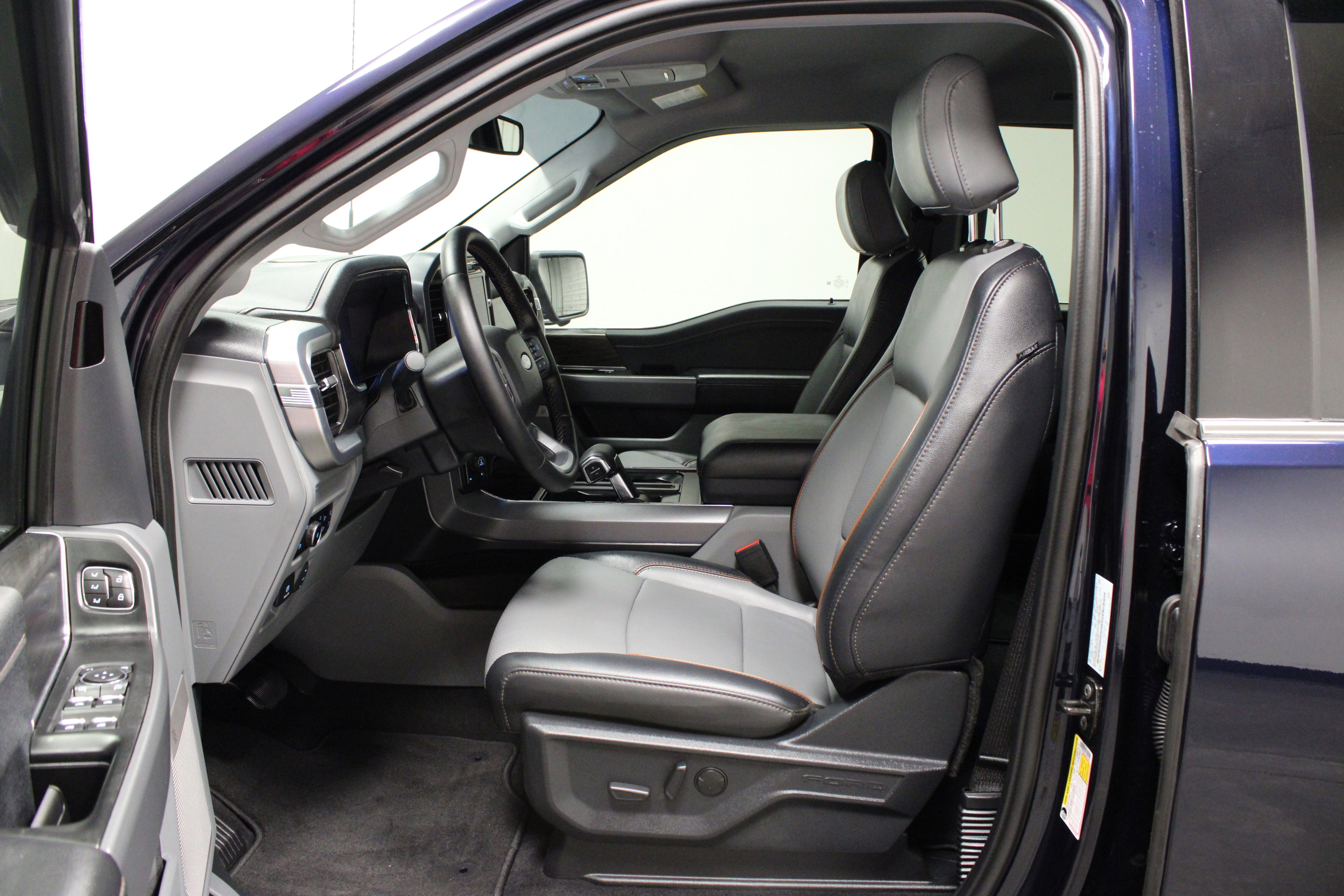 Used 2025 Antimatter Blue Metallic Ford LARIAT image 19