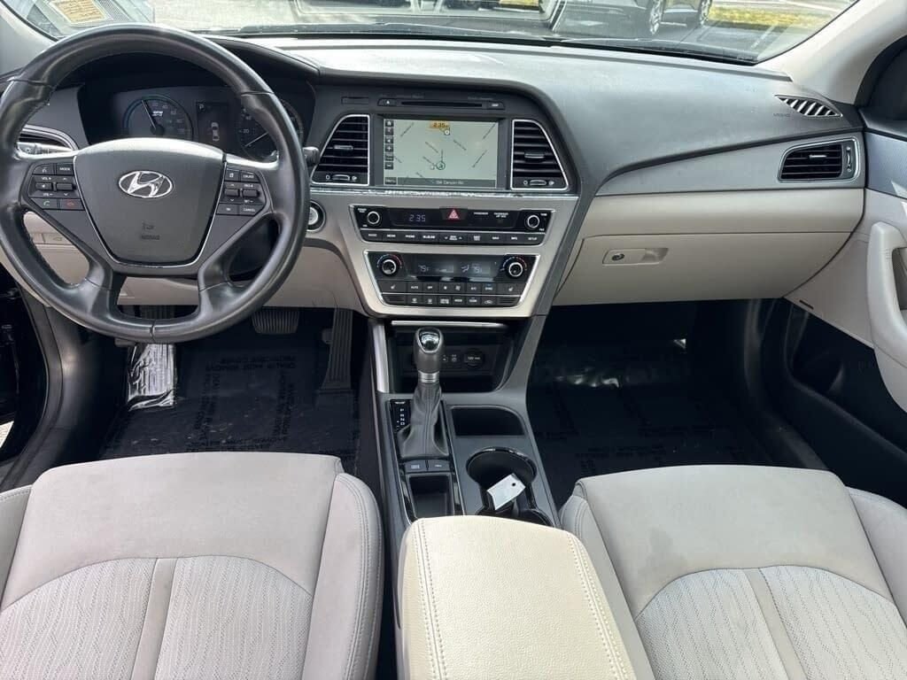 Used 2016 Black Hyundai Base image 41