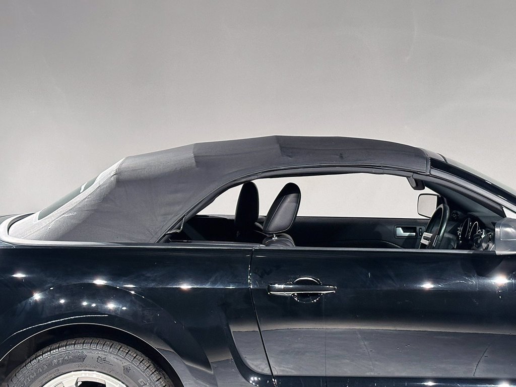 Used 2005 Black Ford  image 73