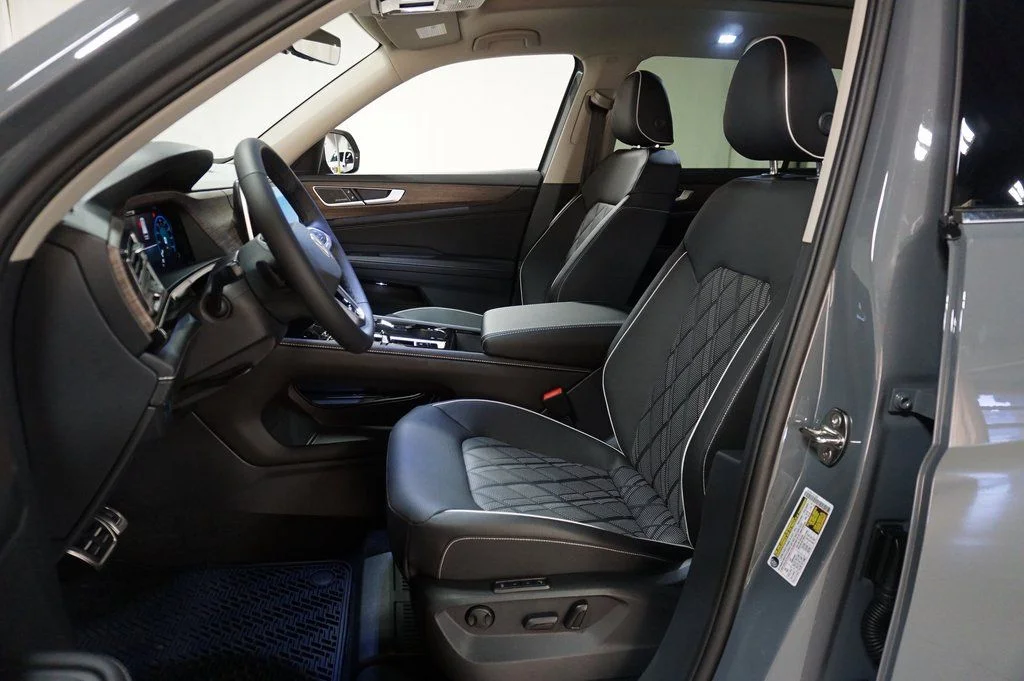 New 2026 Pure Gray Volkswagen 2.0T SEL Premium R-Line image 10