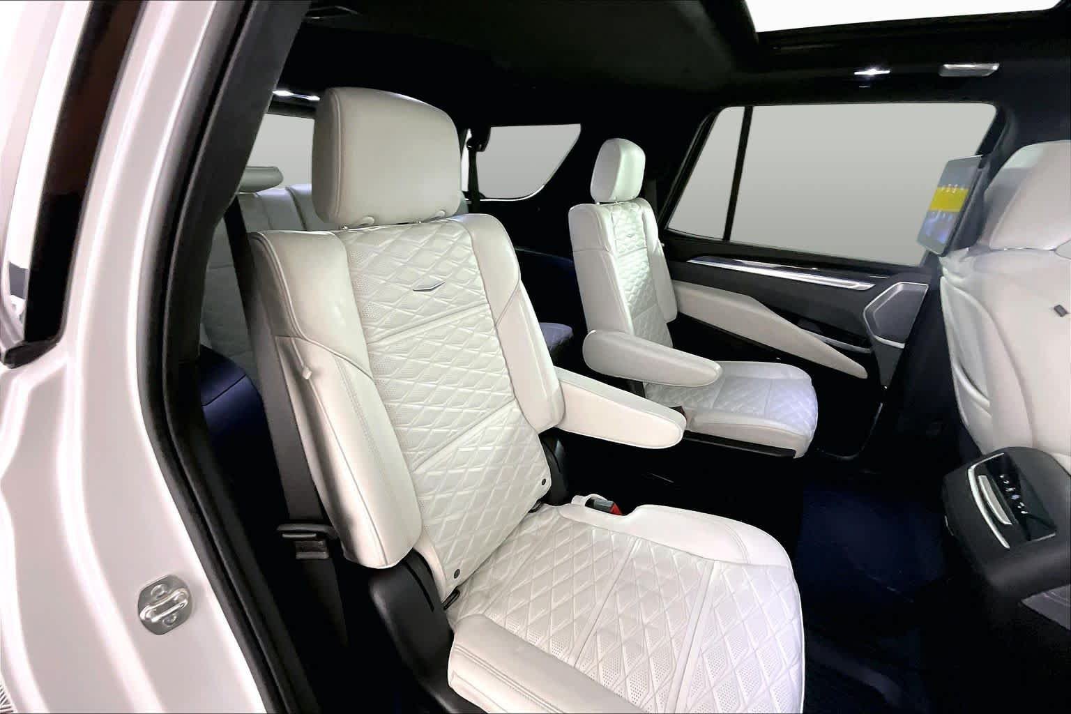 Used 2025 Crystal White Tricoat Cadillac Escalade-V image 19